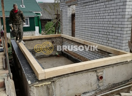 Пристройка 6х3м из сухого профилированного бруса 145х145мм и возведение крыши на кирпичном здании в д. Селифонтово, Ярославская область