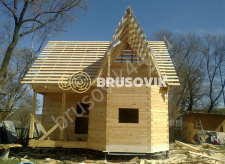 Дом из бруса с эркером
