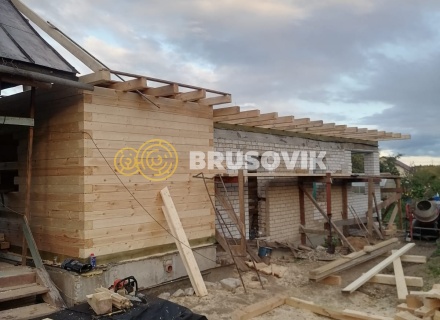 Пристройка 6х3м из сухого профилированного бруса 145х145мм и возведение крыши на кирпичном здании в д. Селифонтово, Ярославская область