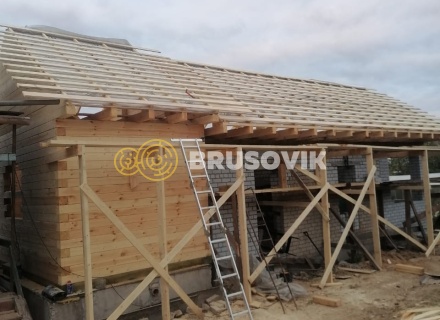Пристройка 6х3м из сухого профилированного бруса 145х145мм и возведение крыши на кирпичном здании в д. Селифонтово, Ярославская область