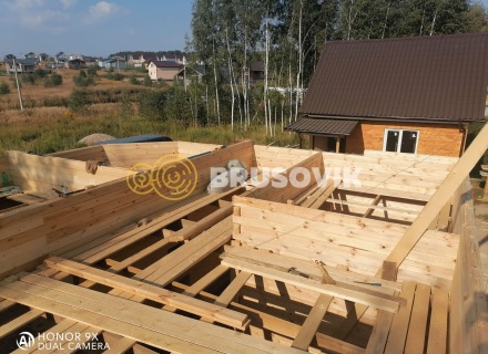 Двухэтажный дом 9х9 м с эркером из профилированного бруса 145х145 мм по индивидуальному проекту в селе Ивановское, городской округ Чехов, Московская область