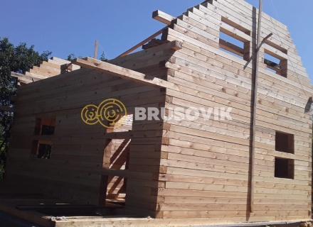 Дом 6х8 м с открытой террасой из профилированного бруса 145х195 мм по индивидуальному проекту в деревне Наумовское, городской округ Кашира, Московская область