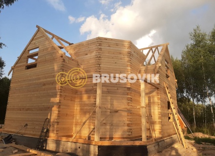 Двухэтажный дом 9х9 м с эркером из профилированного бруса 145х145 мм по индивидуальному проекту в селе Ивановское, городской округ Чехов, Московская область