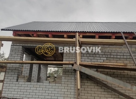 Пристройка 6х3м из сухого профилированного бруса 145х145мм и возведение крыши на кирпичном здании в д. Селифонтово, Ярославская область