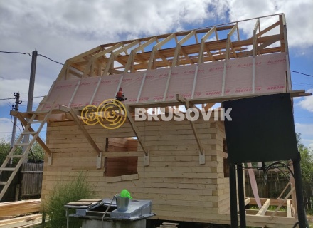 Дом 6х8 м с ломаной крышей из обрезного бруса 150х150 мм по индивидуальному проекту в СНТ Резинотехника-3, г. Ярославль